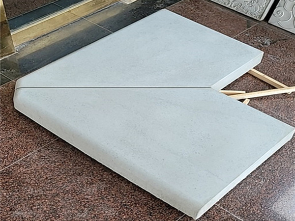 散水板